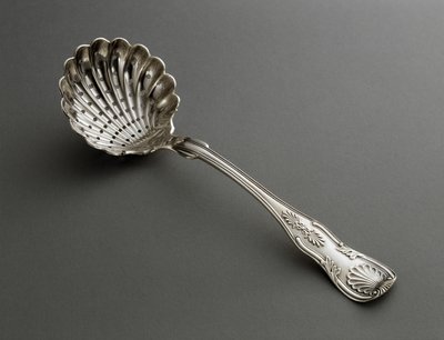 Gjennomboret øse, ca. 1825–1846 (sølv) av R. and W. Wilson