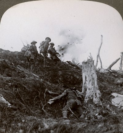 Gå videre over No Mans Land for å angripe de tyske linjene, første verdenskrig, 1914-1918 av Realistic Travels Publishers