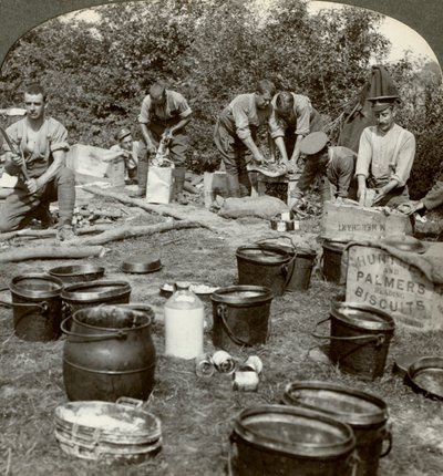 Hærens kokker tilbereder et måltid, første verdenskrig, 1914-1918. av Realistic Travels Publishers