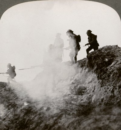 Britiske soldater rykker frem i dekke av gass og røyk, Frankrike, første verdenskrig, 1916 av Realistic Travels Publishers