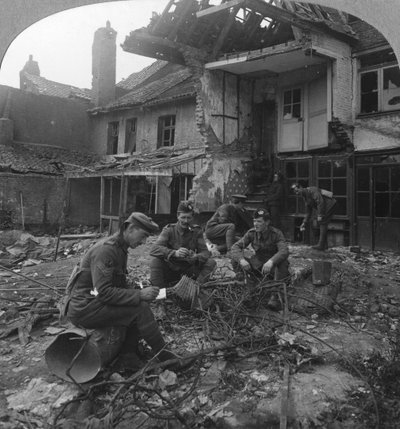 Hus skadet av tysk granatbrann, Ypres salient, Belgia, første verdenskrig, c1914-c1918 av Realistic Travels Publishers