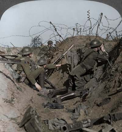 Observasjonsoffiser og signalgivere holder skarp utkikk, St Quentin, Frankrike, første verdenskrig, 1914-1918 av Realistic Travels Publishers