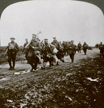 Prøyssere tatt til fange av gamle foraktelige i fremrykningen ved Pozieres, første verdenskrig, 1914-1918. av Realistic Travels Publishers