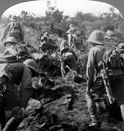Speidere på vei gjennom skogene i Øst-Afrika, første verdenskrig, 1914-1918. av Realistic Travels Publishers