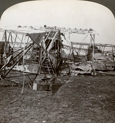Vraket av et tysk bombefly som forsøkte å bryte gjennom luftforsvaret, første verdenskrig, 1914-1918. av Realistic Travels Publishers