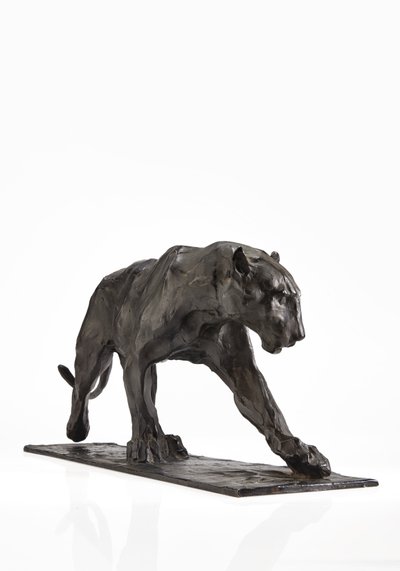 Panther walking, bakre ben hevet, ca. 1904 (patinert bronse) av Rembrandt Bugatti