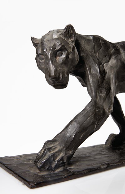 Panther walking, bakre ben hevet, ca. 1904 (patinert bronse) av Rembrandt Bugatti