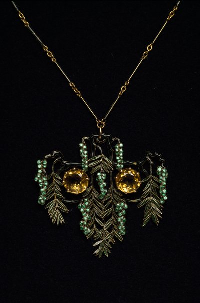 Art Nouveau: halskjede i gull, topas og emaljer. Atelier rene Lalique. 1900 Parma, privat samling av Rene Jules Lalique