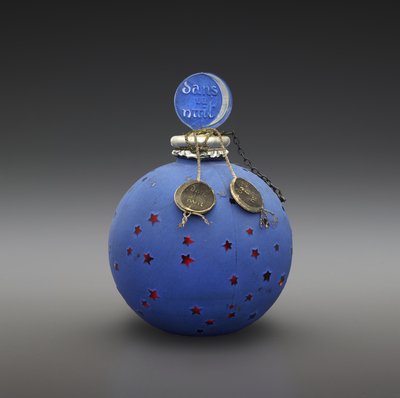 Dans la Nuit, flaske designet 1924, laget ca. 1930 (glass, emalje, papir, forgylt og metalltråd) av Rene Jules Lalique
