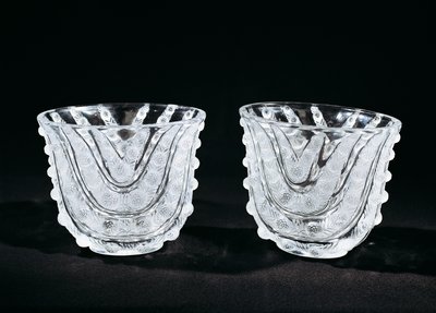 Glassvaser, ca 1930, av Rene Lalique (1860-1945), produsert av Rene Lalique et Cie Alsace Glassworks. Frankrike, 1900-tallet. av Rene Jules Lalique