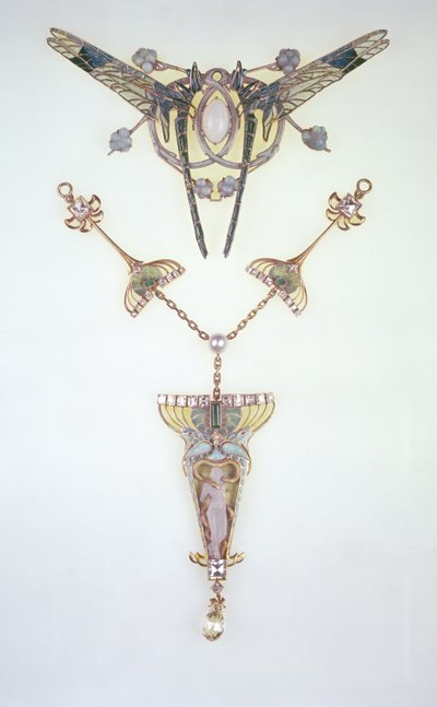 Hårpynt av Lalique og anheng av Philippe Wolfers (1858-1929) av Rene Jules Lalique