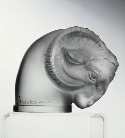 Hodet på en ram av Rene Jules Lalique