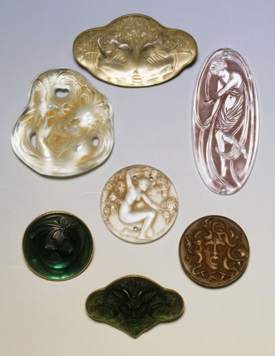 Diverse glasssøljer, segl og anheng av Rene Jules Lalique