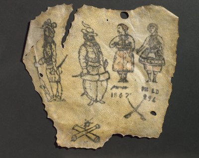 Menneskehud, tatovert med figurer, sannsynligvis fransk av John Pardon