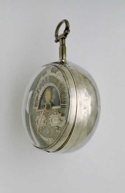 Sidevisning av en kantklokke med par, ca. 1685 (sølv) av Richard Colston