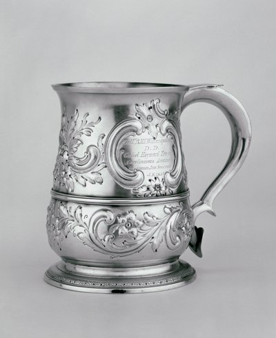 Håndtert krus, 1740-41, jaget og gravert ca. 1845 (sølv) av Richard and Cooke, Thomas Gurney