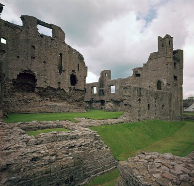 Middleham Castle, 1100-tallet av Robert Fitzrandolph