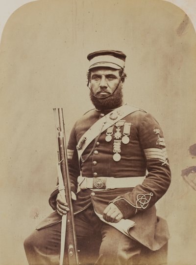 Fargesersjant J. Stanton, Royal Sappers and Miners, 1856 (sepia-bilde) av Robert Howlett