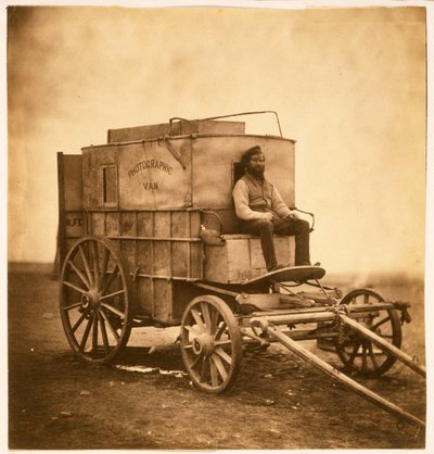 The Photographers Van with Marcus Sparling in the Crimea, 1855 (salttrykk) av Roger Fenton