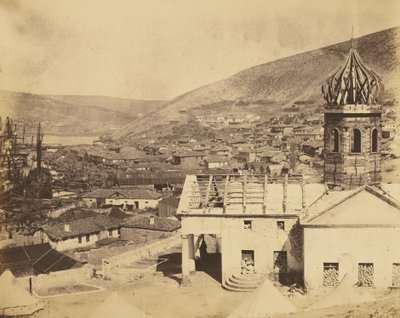 Den russiske kirken og byen Balaklava av Roger Fenton