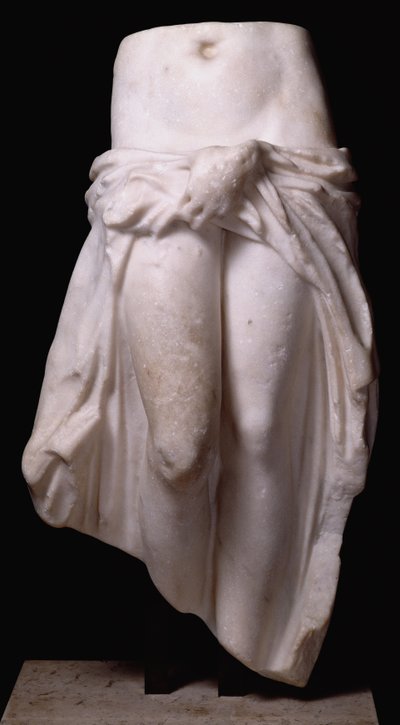 Afrodite holder plaggene sine, fra Tripoli, ca. 370-24 f.Kr. (marmor) av Roman