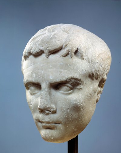 Art of Ancient Roma: Ansiktet til Augustus (Octavian eller Octavian, 63 f.Kr.-14 e.Kr.. Den første romerske keiseren. Skulptur funnet i Cos, mellom 27 og 20 f.Kr.). Paris, Musée du Louvre av Roman