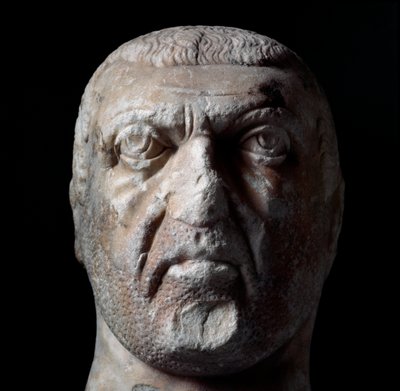Byste av Diokletian (Gaius Aurelius Valerius Diocletianus, 245-316), romersk keiser fra 284 til 305. Marmorskulptur. Chieti, Museo Archeologico av Roman