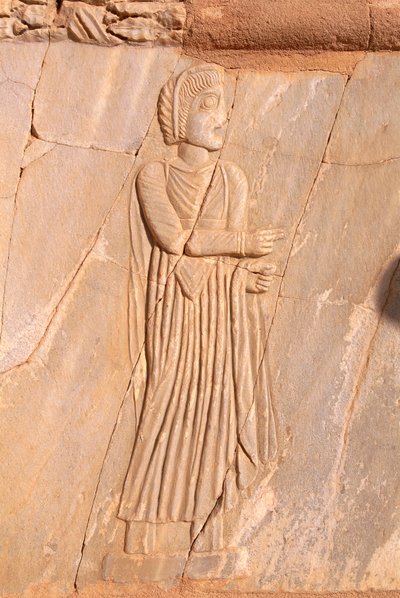 Nærbilde av det dekorative scenerelieffet av teatret i Sabratha, Libya, Tripolitania. av Roman