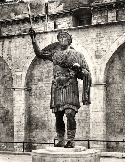 Kolossal statue muligens av keiser Valentinian I (321-375) kalt 