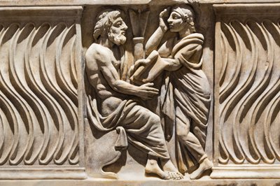 Dekorasjon på en sarkofag, bilde av en filosof og muse (marmor) av Roman