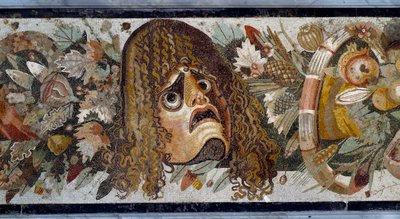 Feston med maske, blader og frukt. Detalj. Mosaikk fra Casa del Fauno i Pompei, 2. århundre f.Kr. Mål: 280 x 49 cm. Museo Nazionale Archeologico, Napoli - Romersk kunst: festong med tragisk maske, blader og frukt. Detalj. Mosaikk fra Faunens hus, Po av Roman