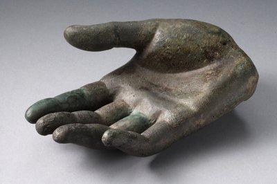 hånd (bronse) av Roman