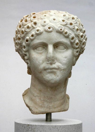 Hodet til en kvinne, muligens Agrippina Minor, ca. 50 e.Kr. (marmor) av Roman