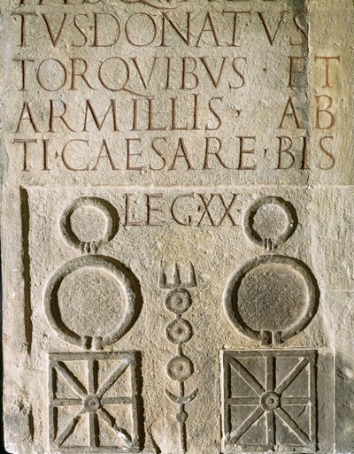 Innskrevet insignier av Twentieth Victorious Valerian Legion, romersk legion oppdratt i det 1. århundre e.Kr. av Roman