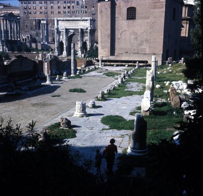 Plassering av Basilica Aemilia i Forum Romanum bygget for første gang i 179 f.Kr. og restaurert mange ganger takket være Emilia-familien. Roma av Roman