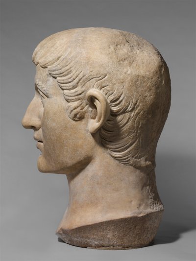 Marble portrait head of the Emperor Constantine I, c.325–370 AD (marble) av Roman