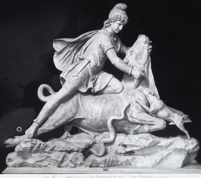 Mithras som dreper oksen, representasjonen av den Mithraiske kulten (marmor) av Roman