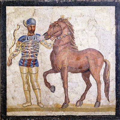 Representasjon av de fire fraksjonene i det romerske sirkuset: blues (factio veneta). Fraksjonene var klubber som var engasjert i sirkuskonkurranser i det øvre imperiet (1. århundre e.Kr.) og preget av en farge. Mosaikk, Roma Museo nazionale Romano. av Roman