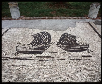 Romersk kunst: ""Ships" Mosaic of the Corporation of Seafarers, Place des Corporations av Roman