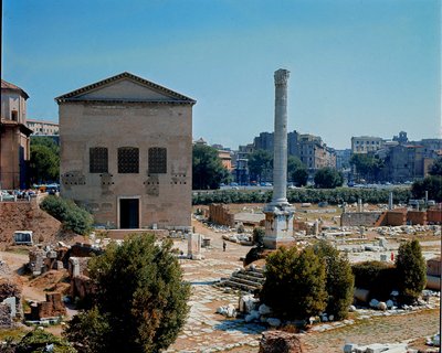 Forum Romanum: utsikt over møtestedet Curia (curia) til senatet. 1. århundre f.Kr. Roma av Roman