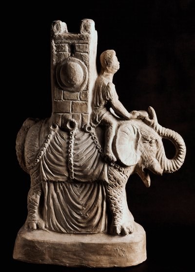 Romersk kunst: "" Terrakottavase i form av elefant"" Periode med puniske kriger - Napoli, arkeologisk museum - Krigselefant - Romersk terrakotavase fra perioden med de puniske krigene, Museo Archeologico Nazionale, Napoli, Italia av Roman