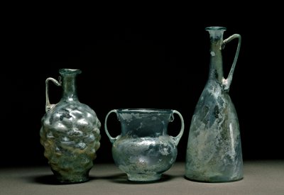 Romersk kunst: glassflasker og kanne. 1. og 2. århundre e.Kr. Nasjonalmuseet for romersk kunst Madrid av Roman