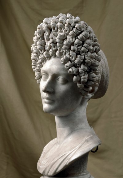 Romersk kunst: portrett av dame fra den flaviske perioden. 80-100 e.Kr. Marmor skulptur. Dim. 38 cm. Roma, Musei Capitolini av Roman