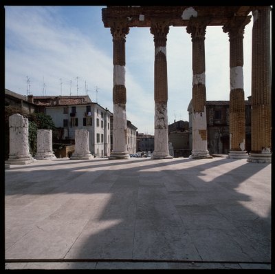 Romersk kunst: utsikt over hovedstaden (capitolium), 73 e.Kr., Brescia Italia av Roman