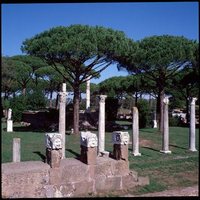 Romersk kunst: utsikt over ruinene av Ceres-tempelet, det arkeologiske stedet Ostia av Roman
