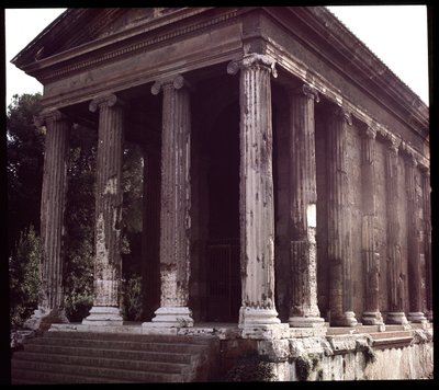 Romersk kunst: utsikt over ruinene av Portunus-tempelet (tempel for manlig formue), arkeologiske stedet for Boarium Forum, 70-80 e.Kr., Roma, Italia (romersk kunst: utsikt over tempelet til Fortuna Virilis (Portunus) Roma, Italia) Fotografi av Roman