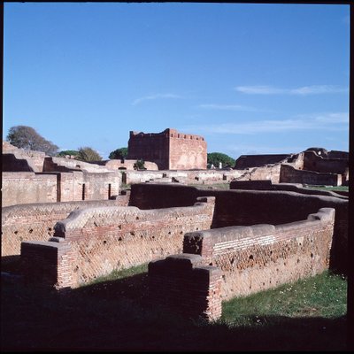Romersk kunst: utsikt over ruinene av det arkeologiske stedet Ostia av Roman