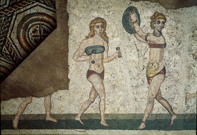 Romersk kunst: unge romere engasjerte seg i fysiske øvelser. De bærer et lendeklede rundt nyrene og en strophium (foran til BH-en) på brystet. Detalj av mosaikk 315-350 e.Kr. Piazza Armerina, Villa Romana del Casale av Roman