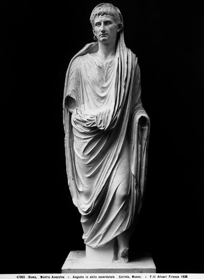 Statue av keiser Augustus i presteklær (marmor) av Roman