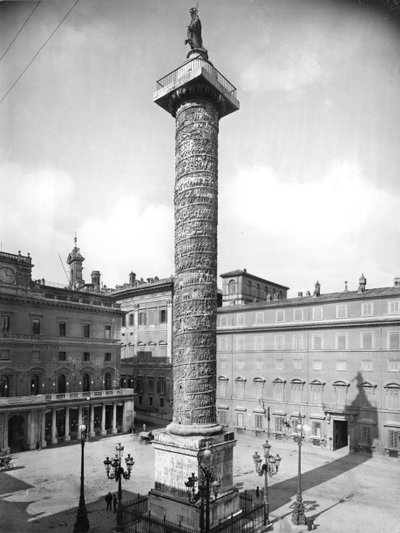 The Column of Marcus Aurelius, AD 180-196 (marmor) (s/hv-bilde) av Roman